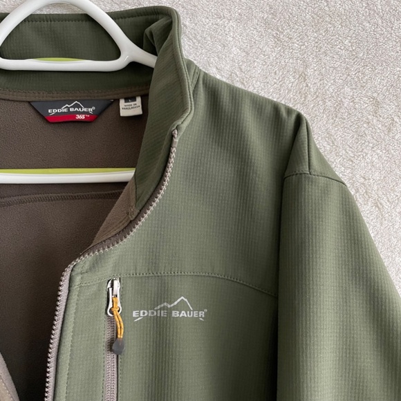 Eddie Bauer 365 Lightweight Jacket with fleece lining. - Picture 4 of 7